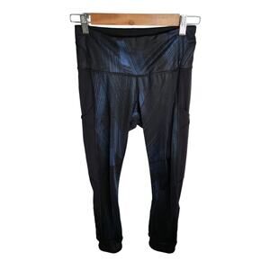 Lululemon Fresh Mesh Run Crop Legging‎ Womens Size 4 Wind Chill Deep Navy Black